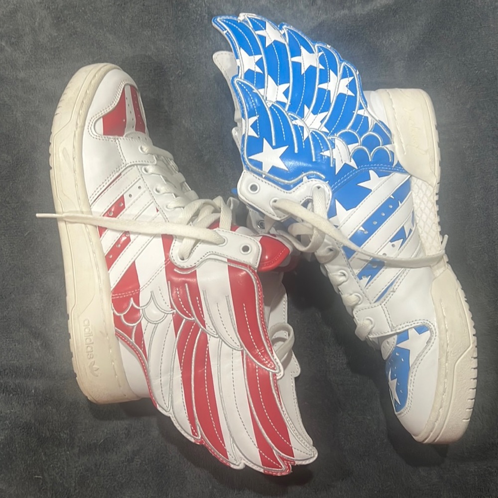 Woman’s sneakers or youth sneakers. Like new. Great for the Fourth of July!